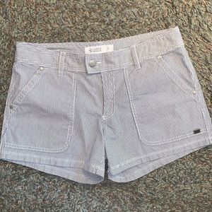 EUC WOMEN’S CUTE CARVE SIZE 10 PINSTRIPED SHORTS